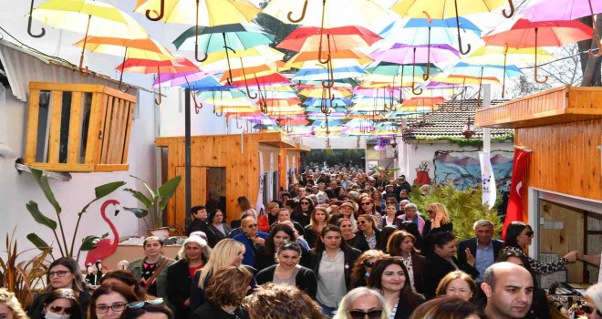 Çiğli’de ''Kadın El Emeği Sokağı'' açıldı