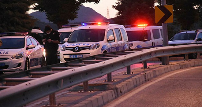 Karşıyaka'da silahlı saldırı sonucu 3 kişi yaralandı