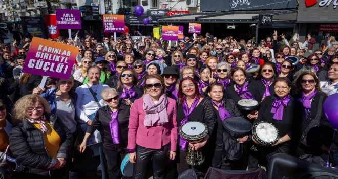 Kadınlar seslerini Konak’tan duyurdu