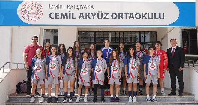 Cemil Akyüz Ortaokulu Futbol Takımı Bölge Şampiyonu...