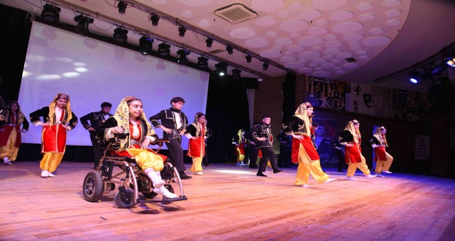 Gala gecesinin yıldızı Küçük Sude oldu