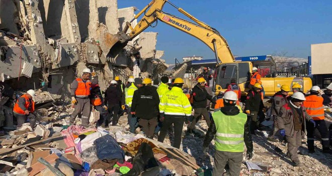 Torbalı Belediyesi ekibi 8 vatandaşı kurtardı