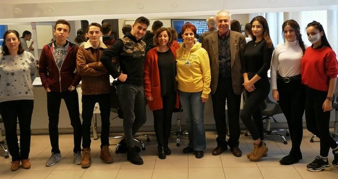 Karşıyaka'da meslek liseleri öğrencilerini ailelerle buluşturuyorlar...