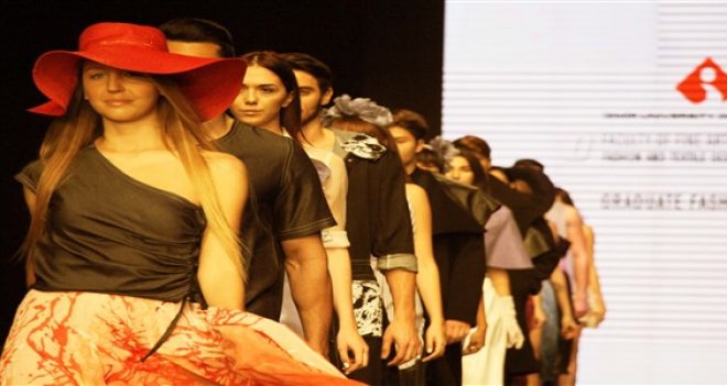 Fashion Week'te görkemli açılış