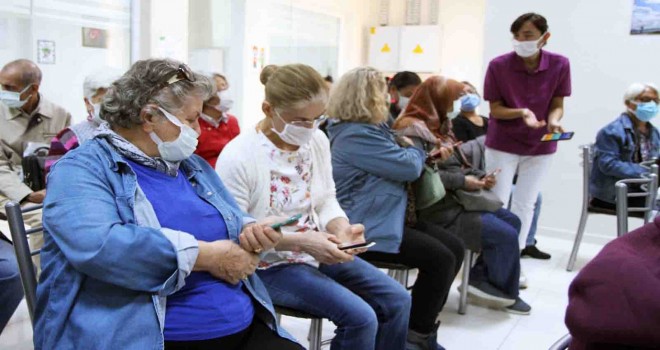 Karşıyaka Belediyesi’nden 65 yaş üstünü kuyruklardan kurtaracak çalışma