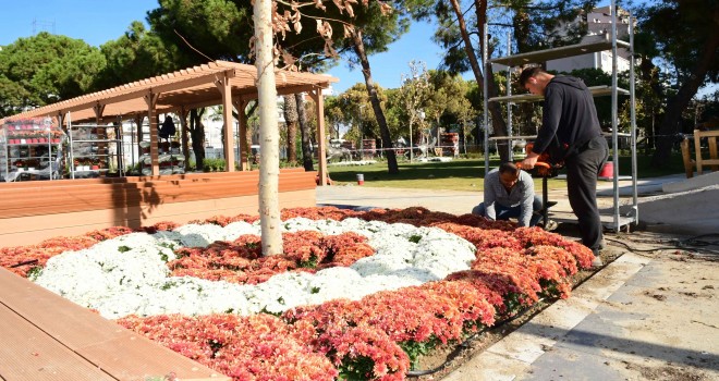 100. Yıl Uğur Mumcu Parkı kasımpatlarıyla renklendi