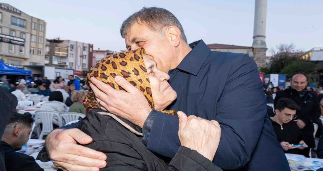 Başkan Tugay: Ne saraylara ne şatafatlı sofralara ihtiyacımız var