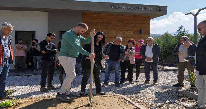 Toprak analizi ile hem çiftçi hem de toprak korunuyor