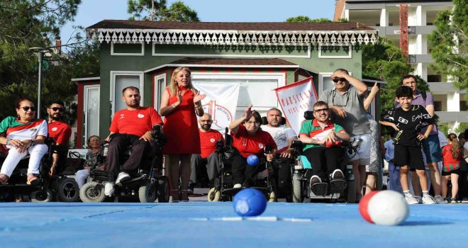 Karşıyaka’nın engel tanımayan gençlerinden renkli gösteriler