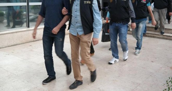 FETÖ'nün sözde Karşıyaka eyaleti yapılanmasına operasyon...