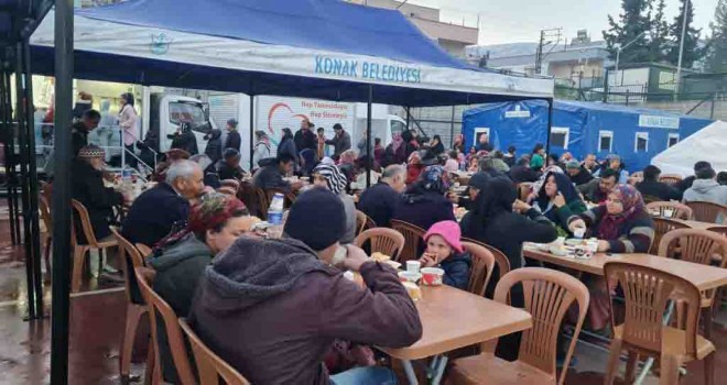 Konak’tan çadır kentte ilk iftar