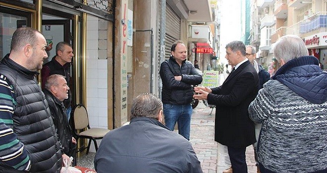 Dr. Cemil Tugay, güne Karşıyaka çarşı esnafıyla başladı