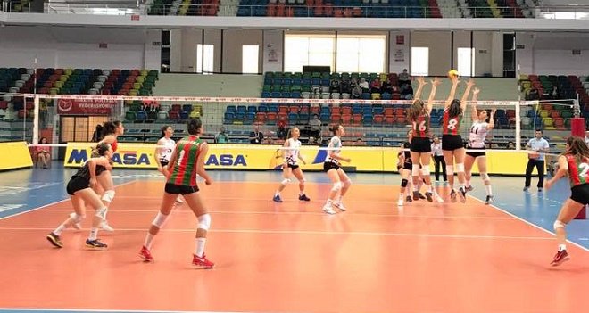 Filede Karşıyakalı kızlar Rota'ya kaybetti...