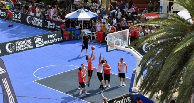 FOÇA DEMOKRASİ MEYDANI'NDA, BASKETBOL ŞÖLENİ