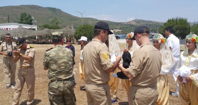 Foça Deniz Üs Komutanlığı’nda moral şenliği