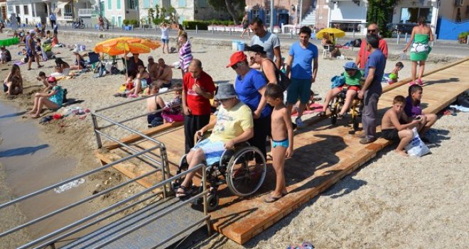 Foça'da engeller kalkıyor