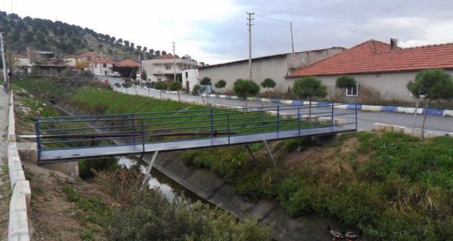Foça'da kanal üstü ulaşıma çözüm