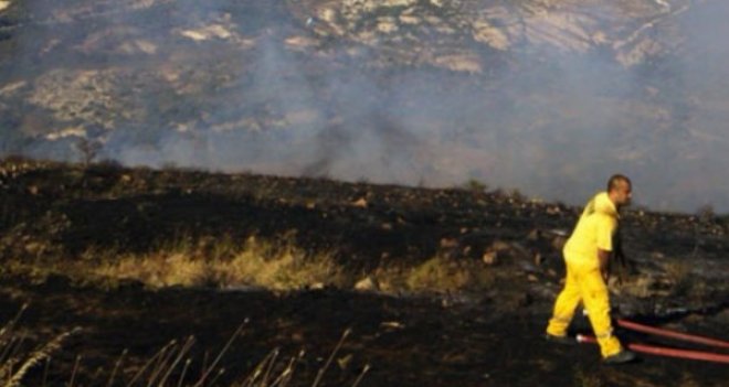 FOÇA'DAKİ YANGINDA 3 HEKTAR MAKİLİK ZARAR GÖRDÜ