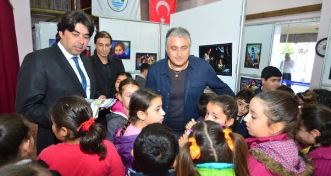 Foçalı çocuklar gökkuşağına renk kattı