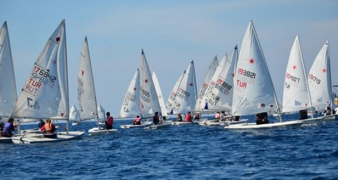 Foçalı yelkenciler sezon açılışında bir araya geldi