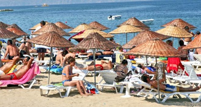 FOÇA'YA TATİLCİ AKINI