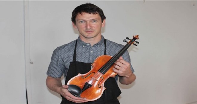 Fransız ustadan İKSEV'e ithaf keman