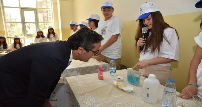 Geleceğin bilginleri projelerini sergiledi