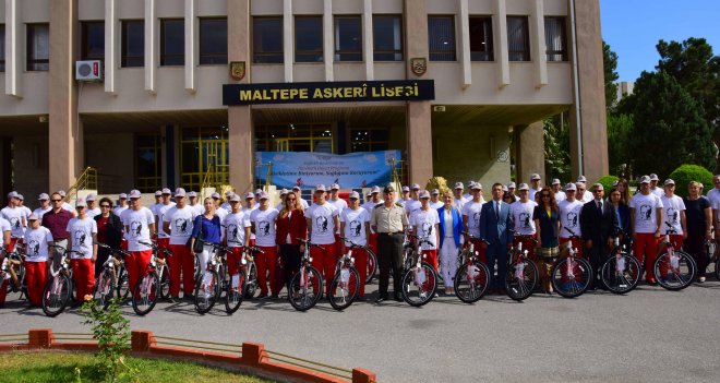 Geleceğin komutanlarına bisiklet dağıtıldı