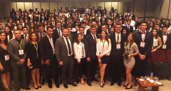 Genç liderler Gelişim'de bir arada