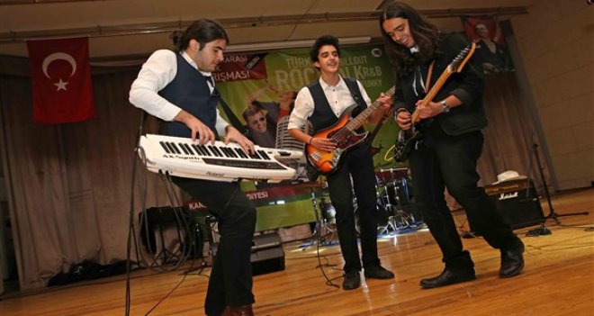 Geleceğin yıldızları Karşıyaka’da yarışıyor