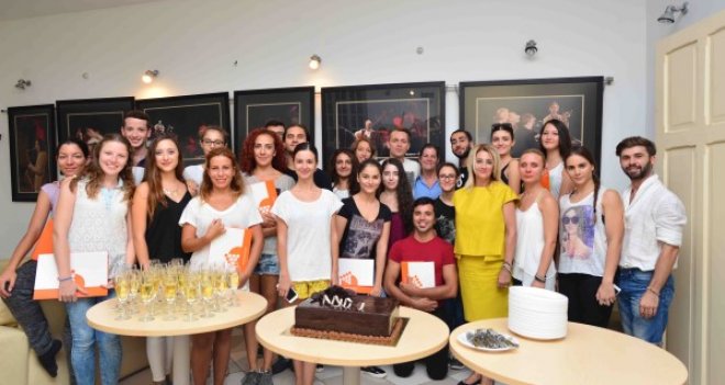 Genç dansçılar katılım belgelerini aldılar