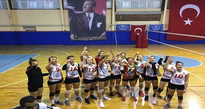 Genç kızlar filede zirvede...