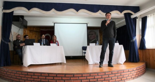 Gökmen Küçüktaşdemir, öğrencilere gazetecilik mesleğini anlattı