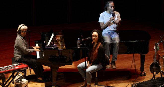 Grammy ödüllü McFerrin İzmirliler'e unutulmaz bir gece yaşattı