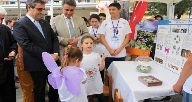Genç bilim adamları eserlerini Karşıyaka'da sergiledi