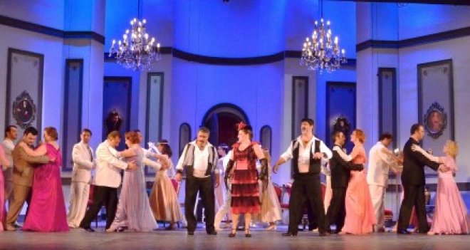 Haldun Dormen yönetiminde Lüküs Hayat Elhamra'da