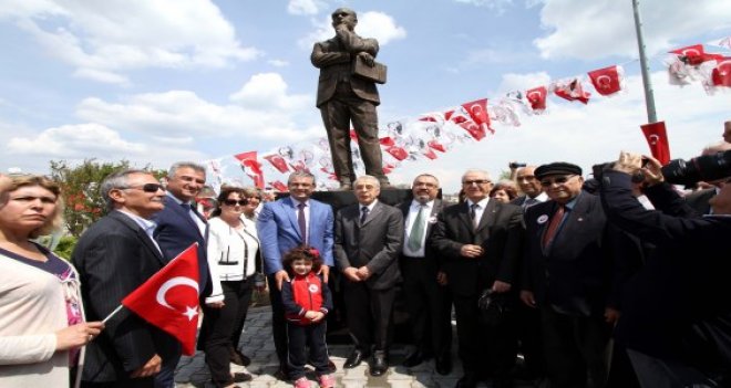 Hasan Âli Yücel Karşıyaka’da ölümsüzleşti