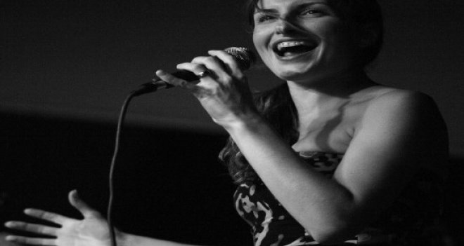 Hasta çocuk evleri için Bostanlı'da konser