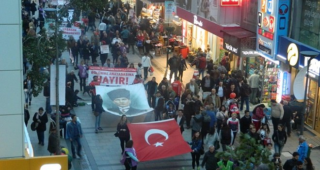 Hep birlikte yürüdüler...