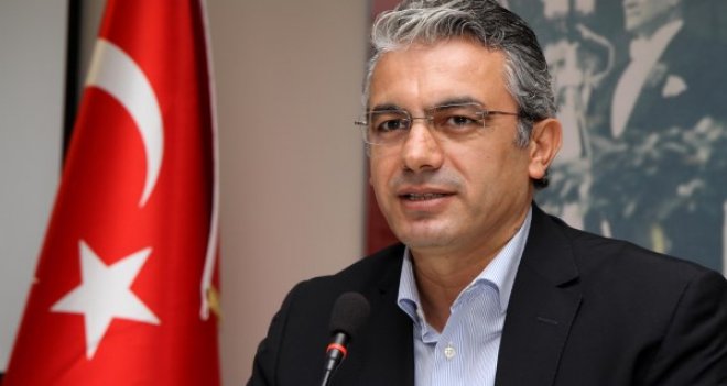 Hüseyin Mutlu Akpınar'dan çalıkuşlarına destek