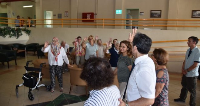 Huzurevinde duygulu vedalaşma