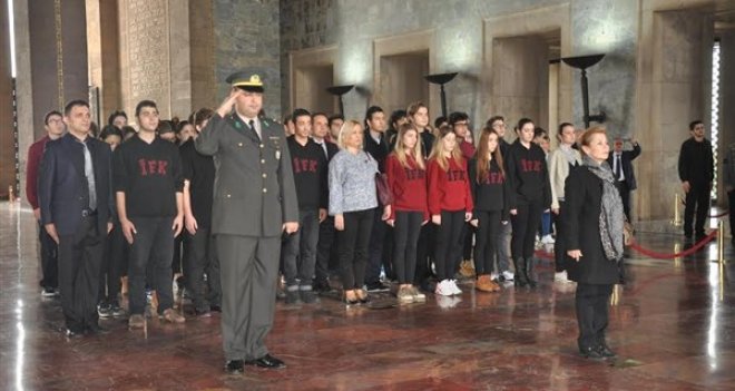 İFK'lı Öğrenciler "Ata"nın Huzurunda