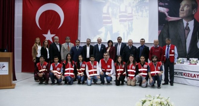 İKÇÜ'de "Türk Kızılay’ı ve Üniversite Gençliği” paneli
