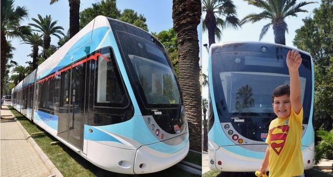 İlk tramvay İzmir'e ulaştı