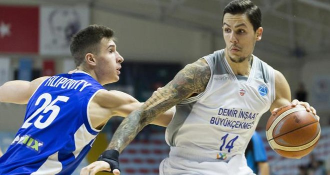 İlkan Karaman Pınar Karşıyaka'da