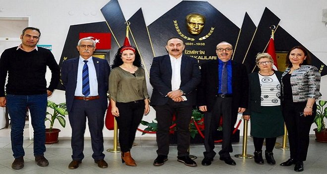 İslamoğlu, Karşıyaka Halk Eğitim'i ziyaret etti