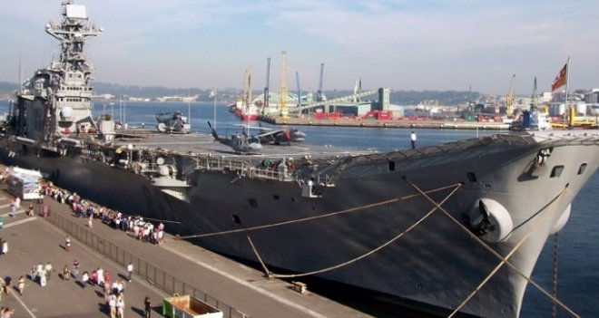 İspanyol uçak gemisi, İzmir'e demirledi