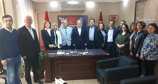 İYİ Parti Karşıyaka İlçe Yönetimi CHP'yi ziyaret etti