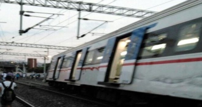 İZBAN'a arkadan tren çarptı