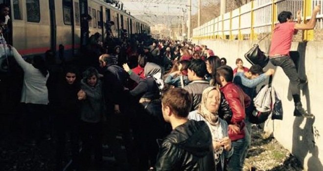 İZBAN'da önce patlama oldu, sonra yangın çıktı: 6 yaralı...